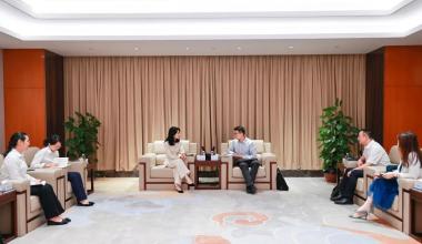 Peng Hao, partisekreterare och ordförande för Zhejiang-avdelningen av Kinas export- och importbank, besökte Tongkun för forskning.